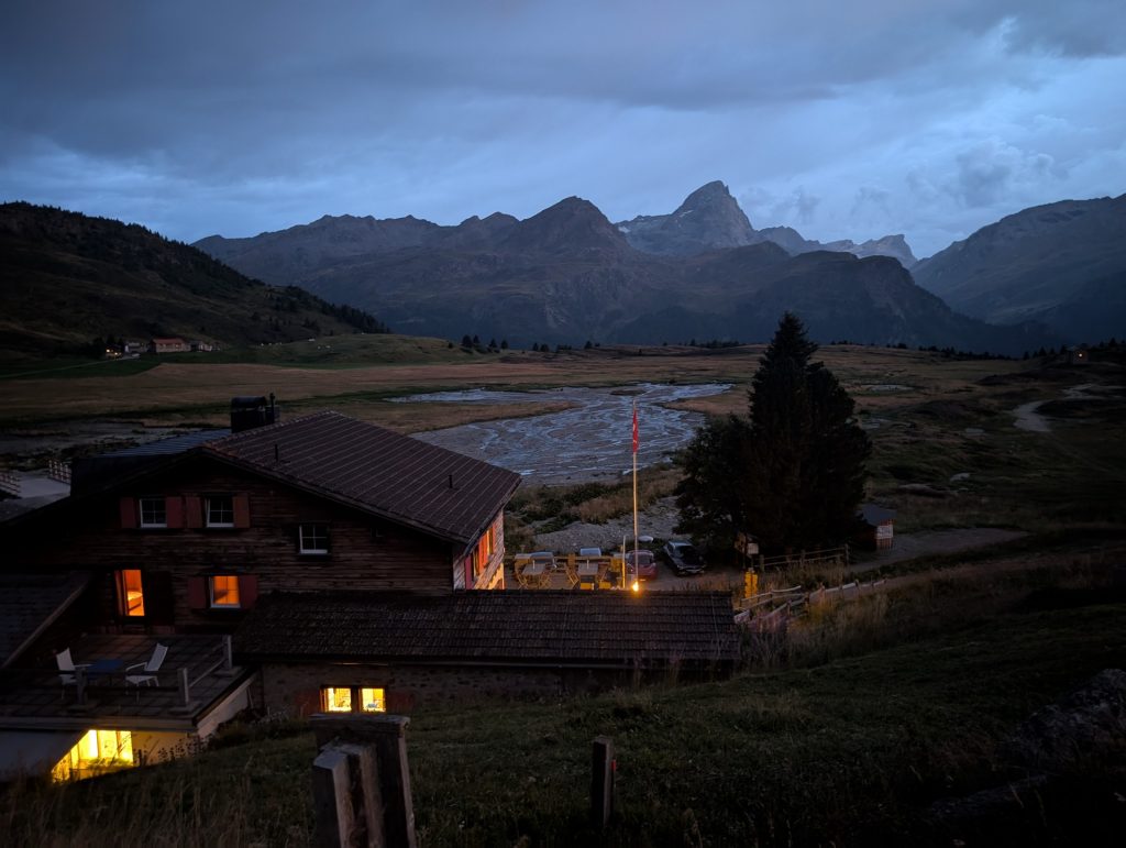 Blick auf die Alp Flix vom Berghaus Piz Platta